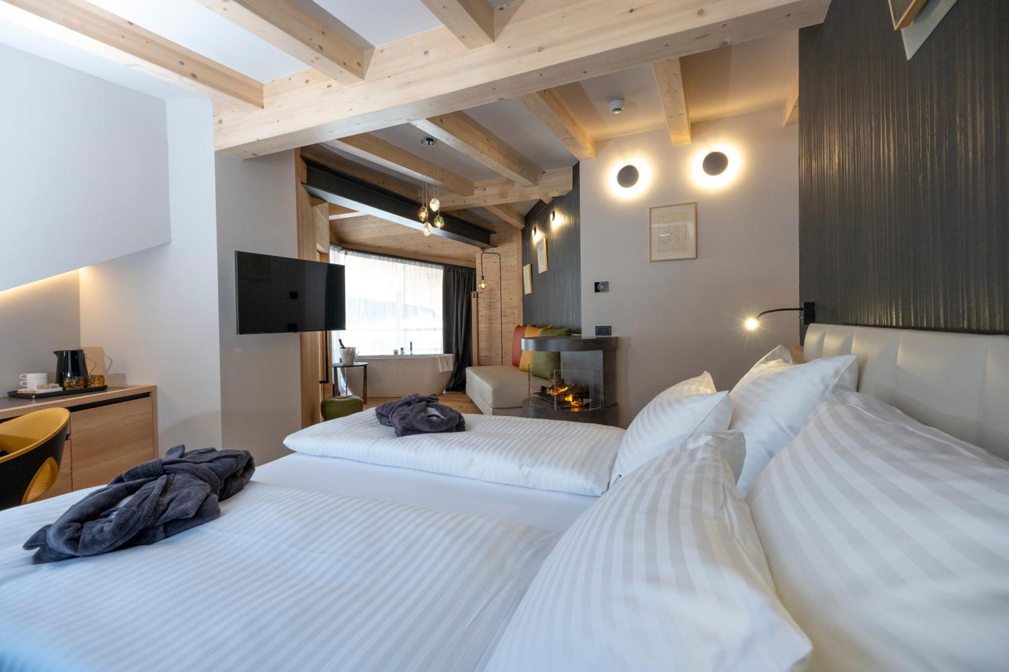 Locanda Degli Artisti Art Hotel Canazei Eksteriør billede
